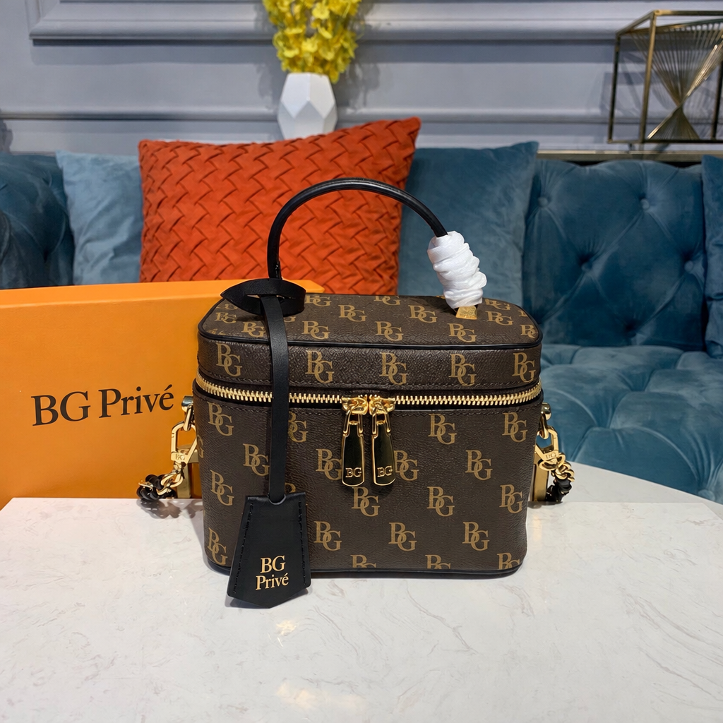 Vanity PM Monogram Reverse