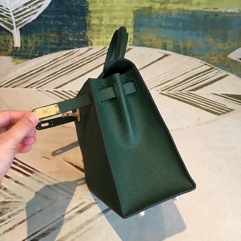 Kelly 25 Sellier Handbag – Dark Green with Gold-Tone Hardware