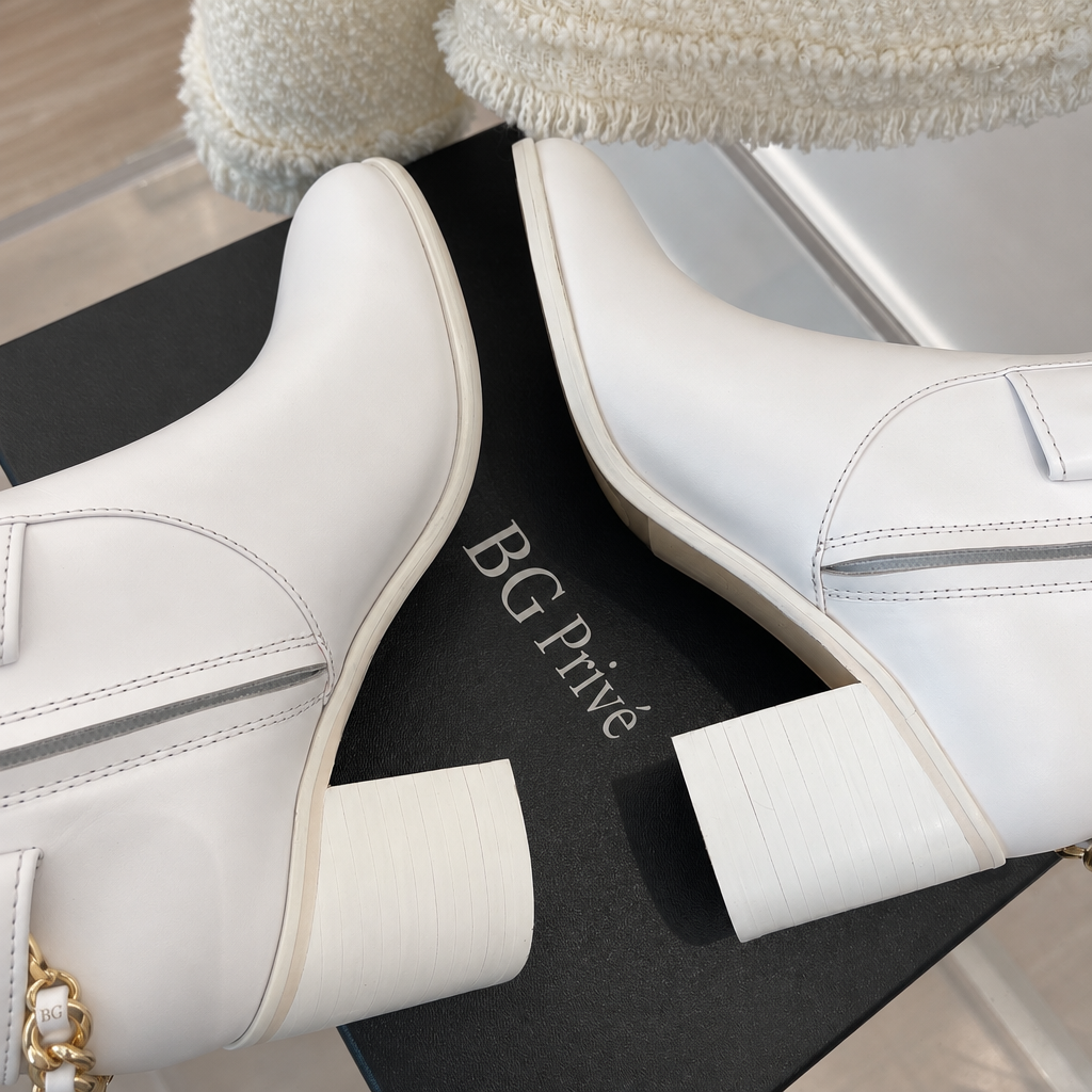 Knee-High Boots in White Leather with Chain Detail