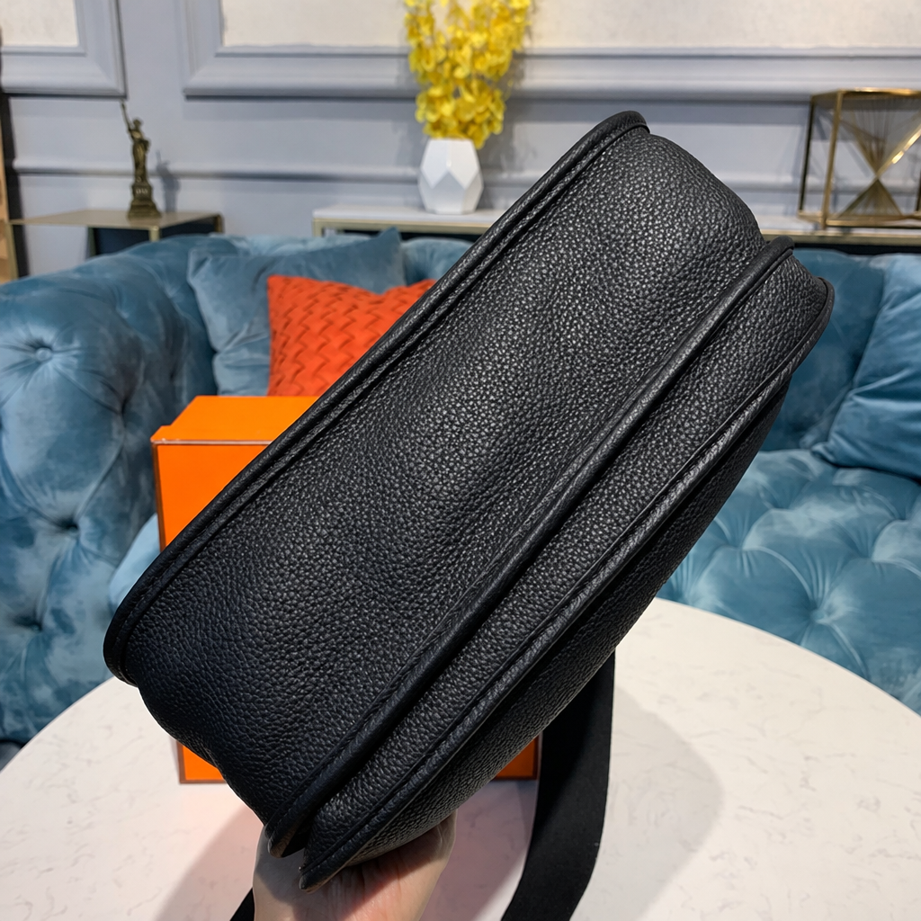 Evelyne III 29 Black Shoulder &amp; Crossbody Bag