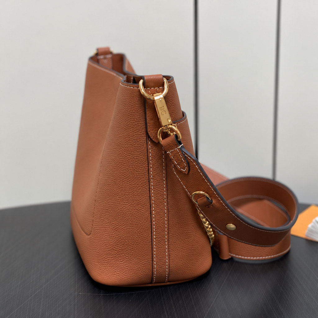 Lock and Walk Cognac Lockme Bucket Bag