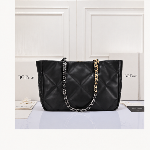 19 Tote in Black Shiny Lambskin