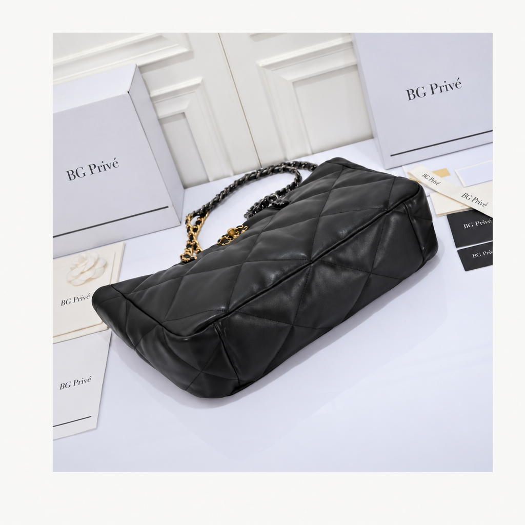 19 Tote in Black Shiny Lambskin