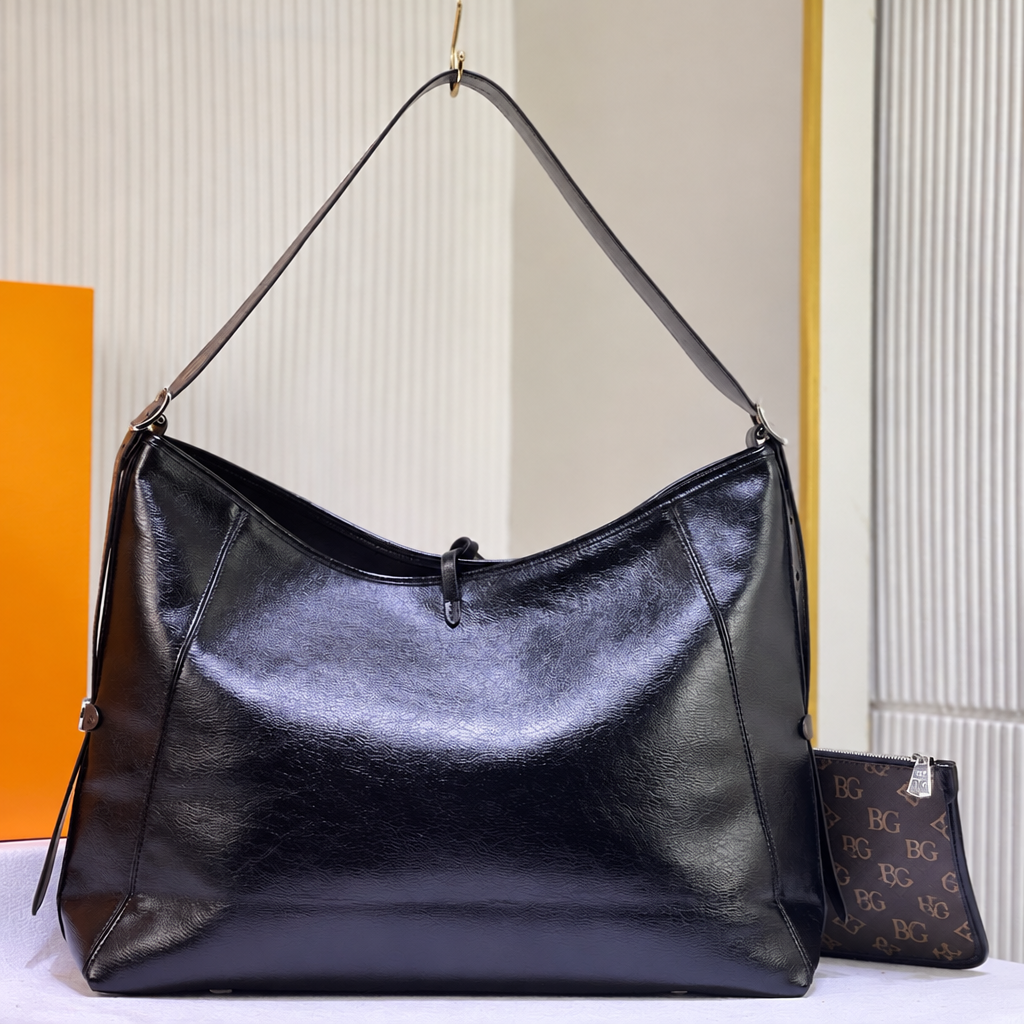 CarryAll Vibe MM Shoulder Bag in Black