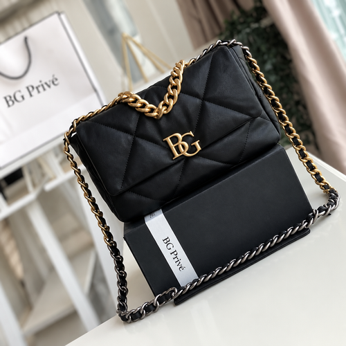 19 Bag in Black Shiny Lambskin, AS1160