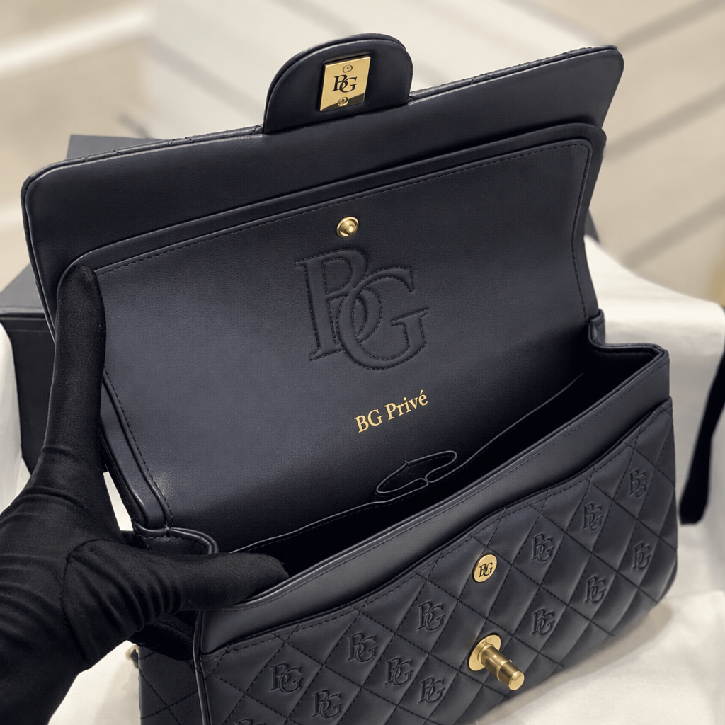 Classic Flap Medium Handbag – Dark Navy Blue Gold-Tone Hardware