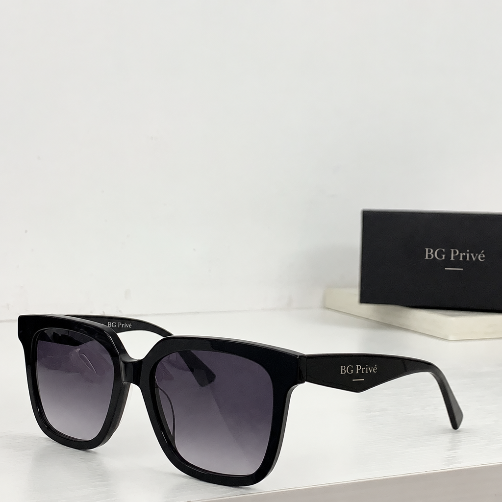 Symbole Sunglasses – Black Acetate with Gray Gradient Lenses