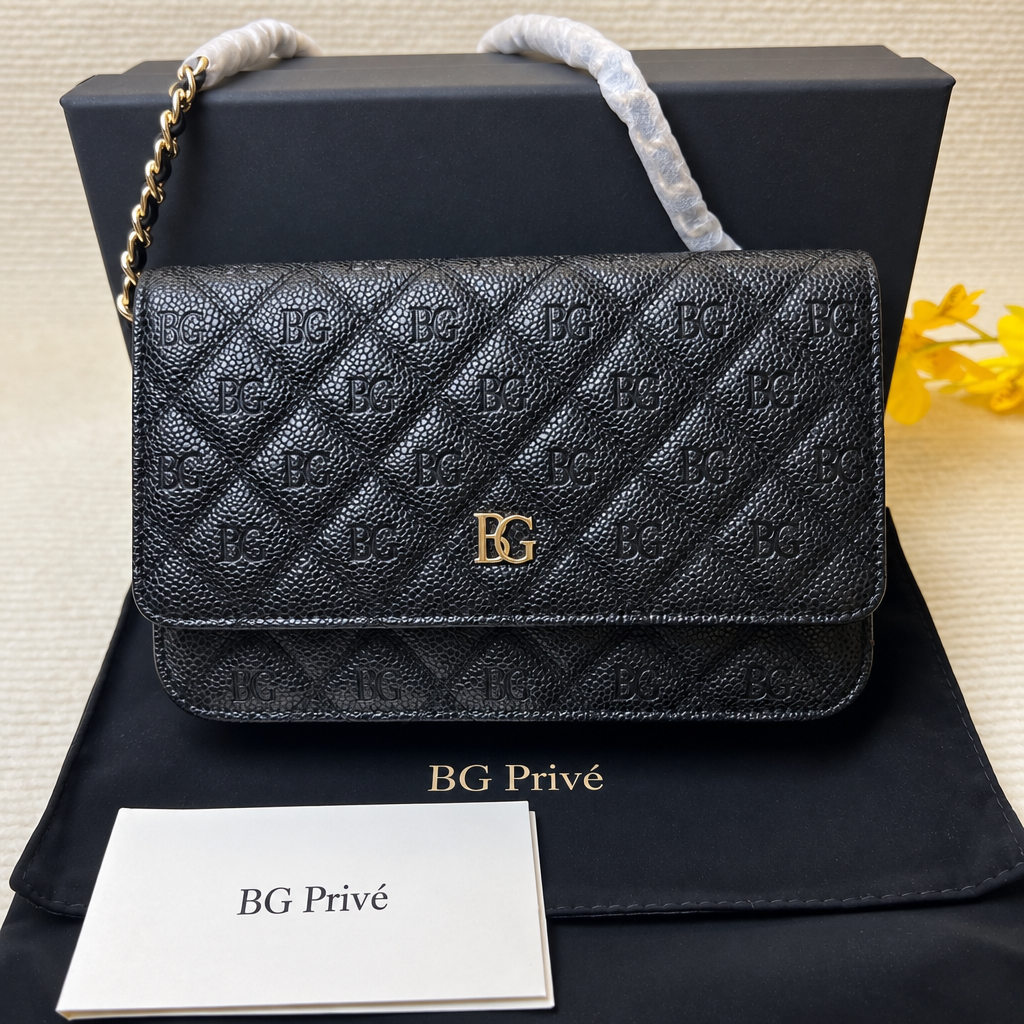 Classic Wallet on Chain Black Quilted Gold-Tone Hardware