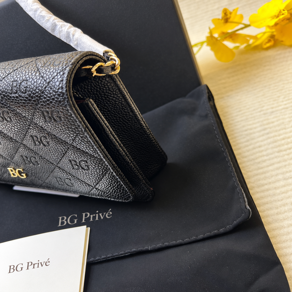 Classic Wallet on Chain Black Quilted Gold-Tone Hardware