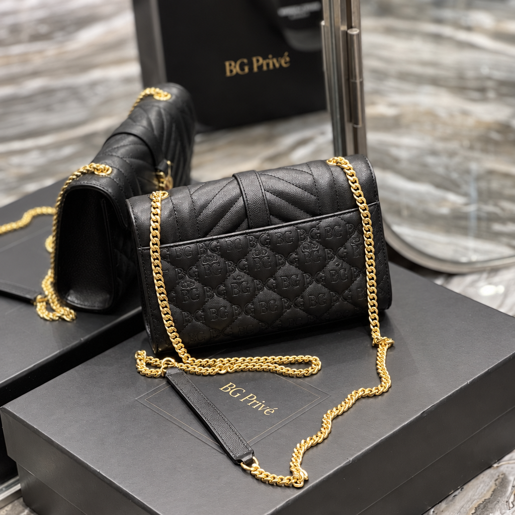 Envelope Small Bag in Black Quilted Grain de Poudre Leather