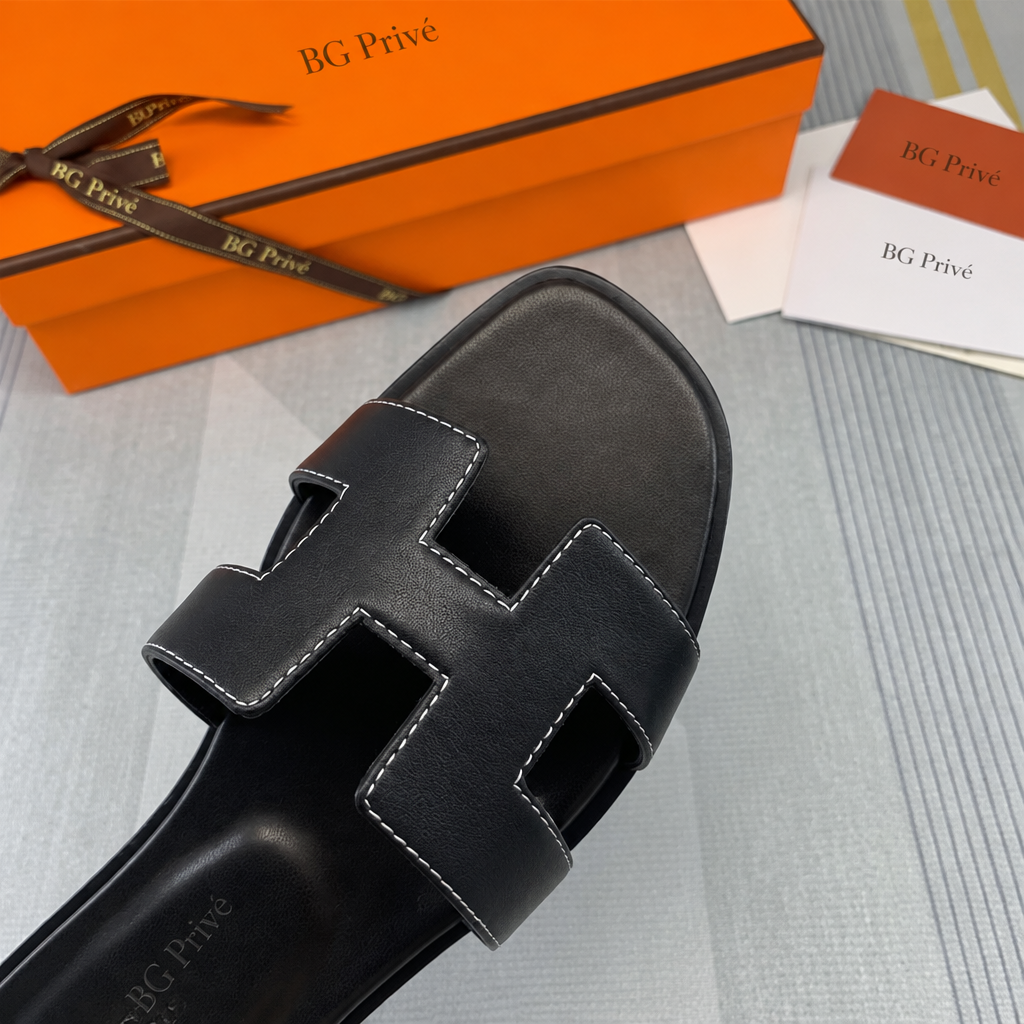 Oran Sandals in Black – Women's EU 38