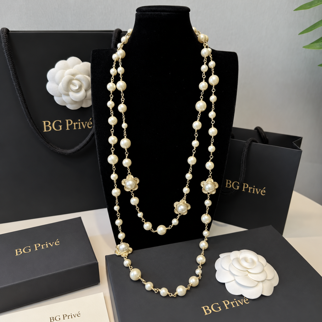 Camellia Necklace – Faux Pearl &amp; Strass Station Sautoir