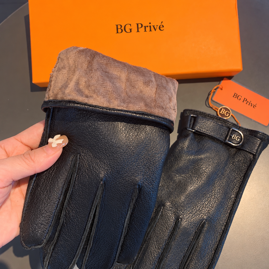 Soya Gloves in Black