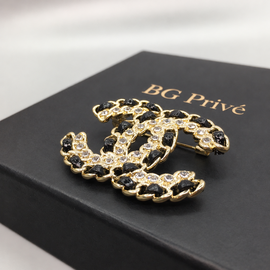 Brooch Lambskin Crystal Chain