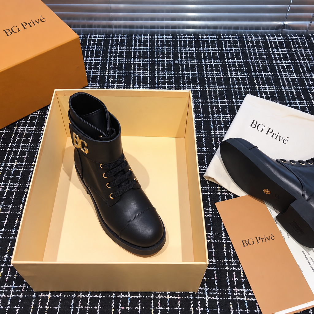 Wonderland Flat Ranger Boots in Black