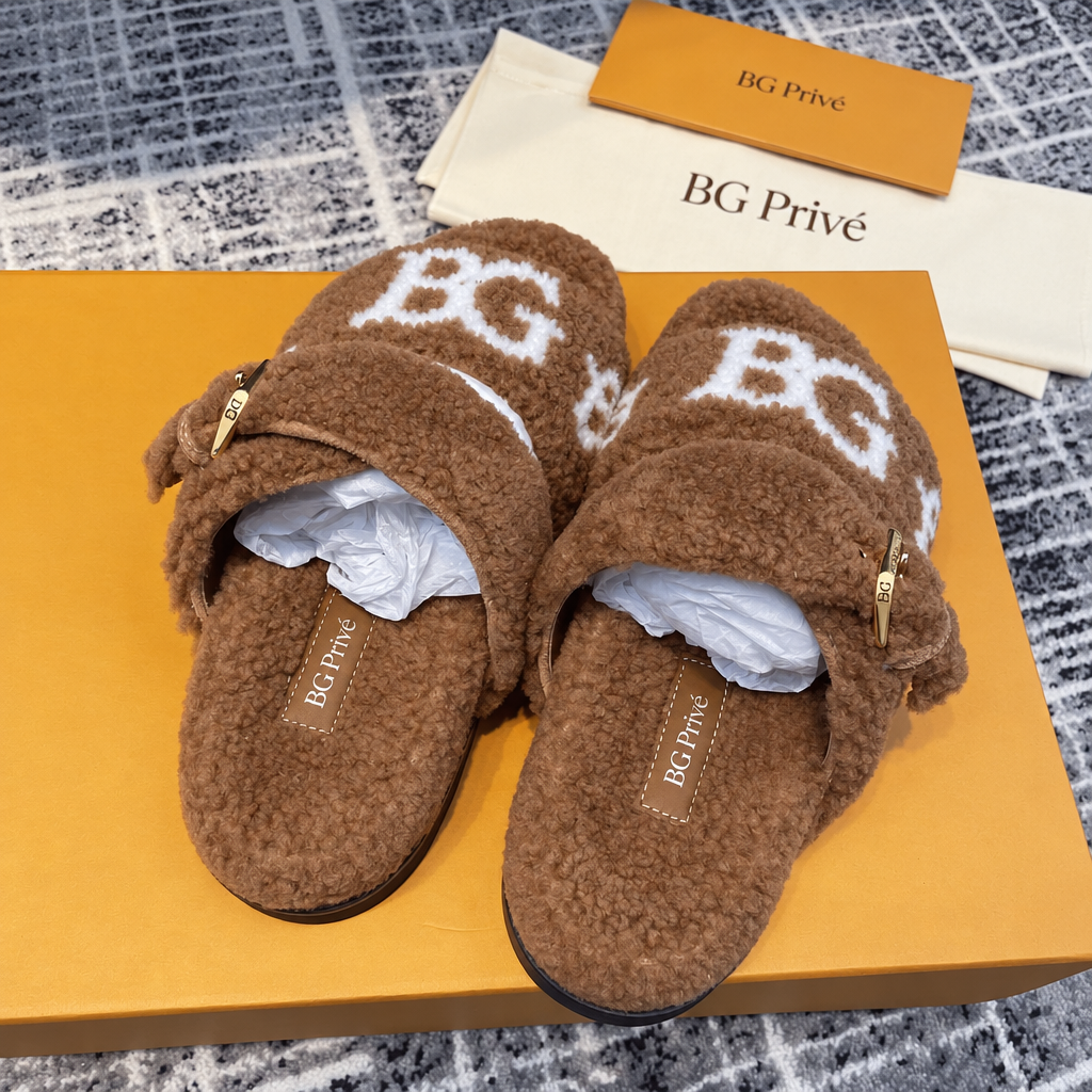 Paseo Flat Comfort Mule in Nude Shearling