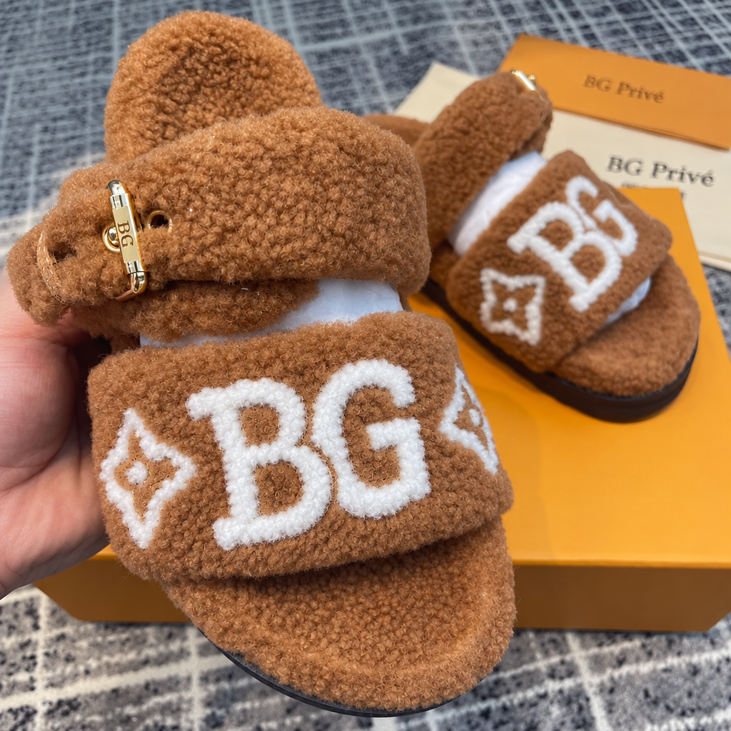 Paseo Flat Comfort Mule in Nude Shearling