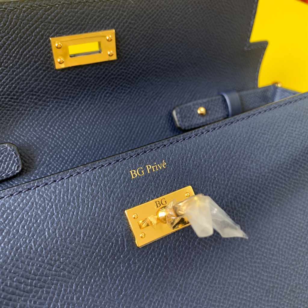 Kelly Classique To Go Wallet in Dark Navy Epsom Calfskin