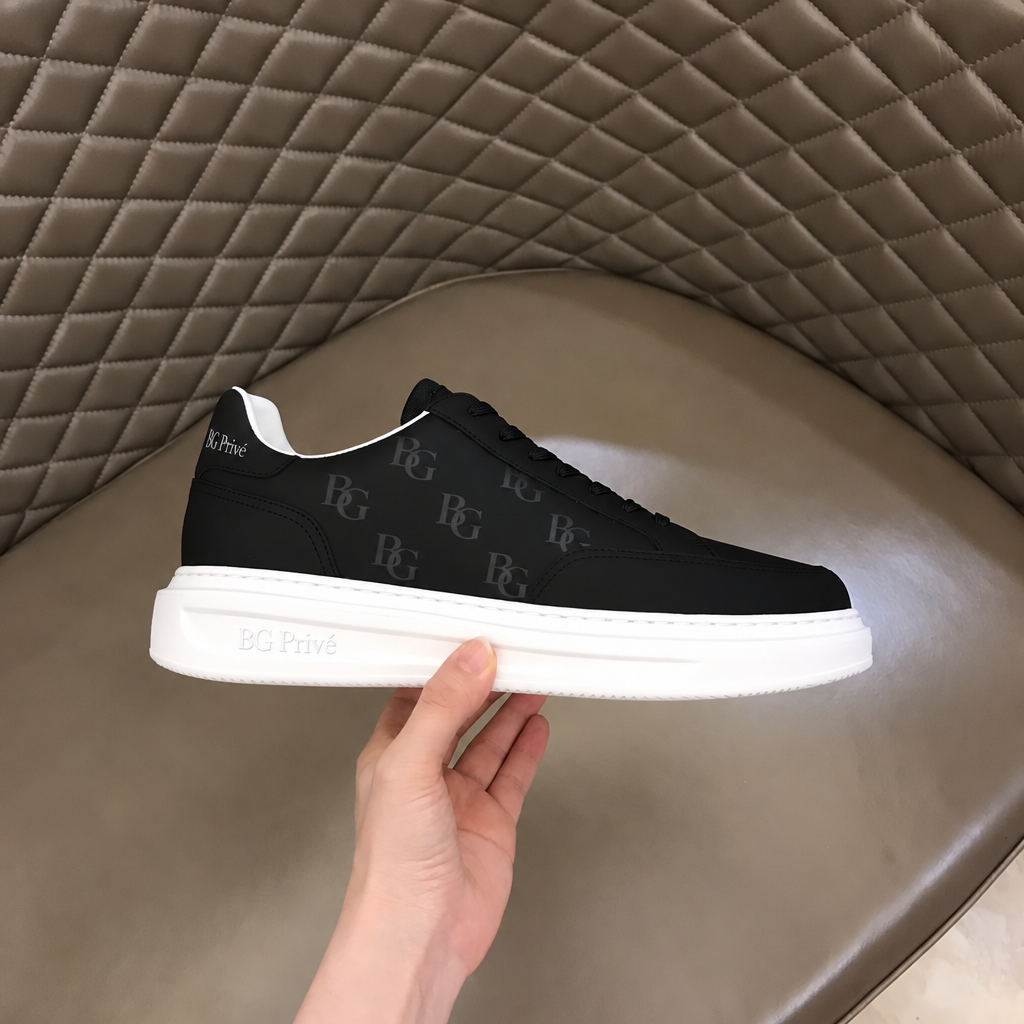 Beverly Hills Sneaker in Black