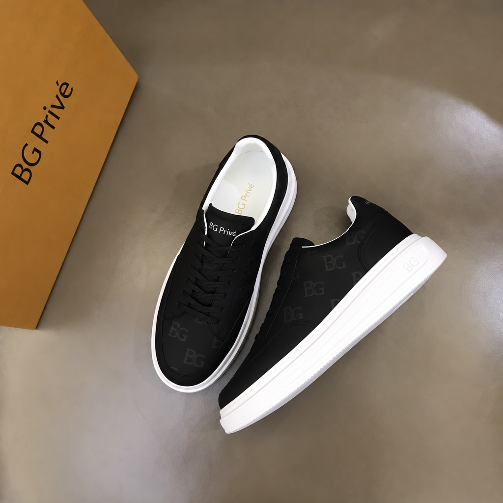 Beverly Hills Sneaker in Black
