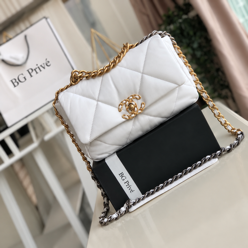 19 Bag in White Shiny Lambskin
