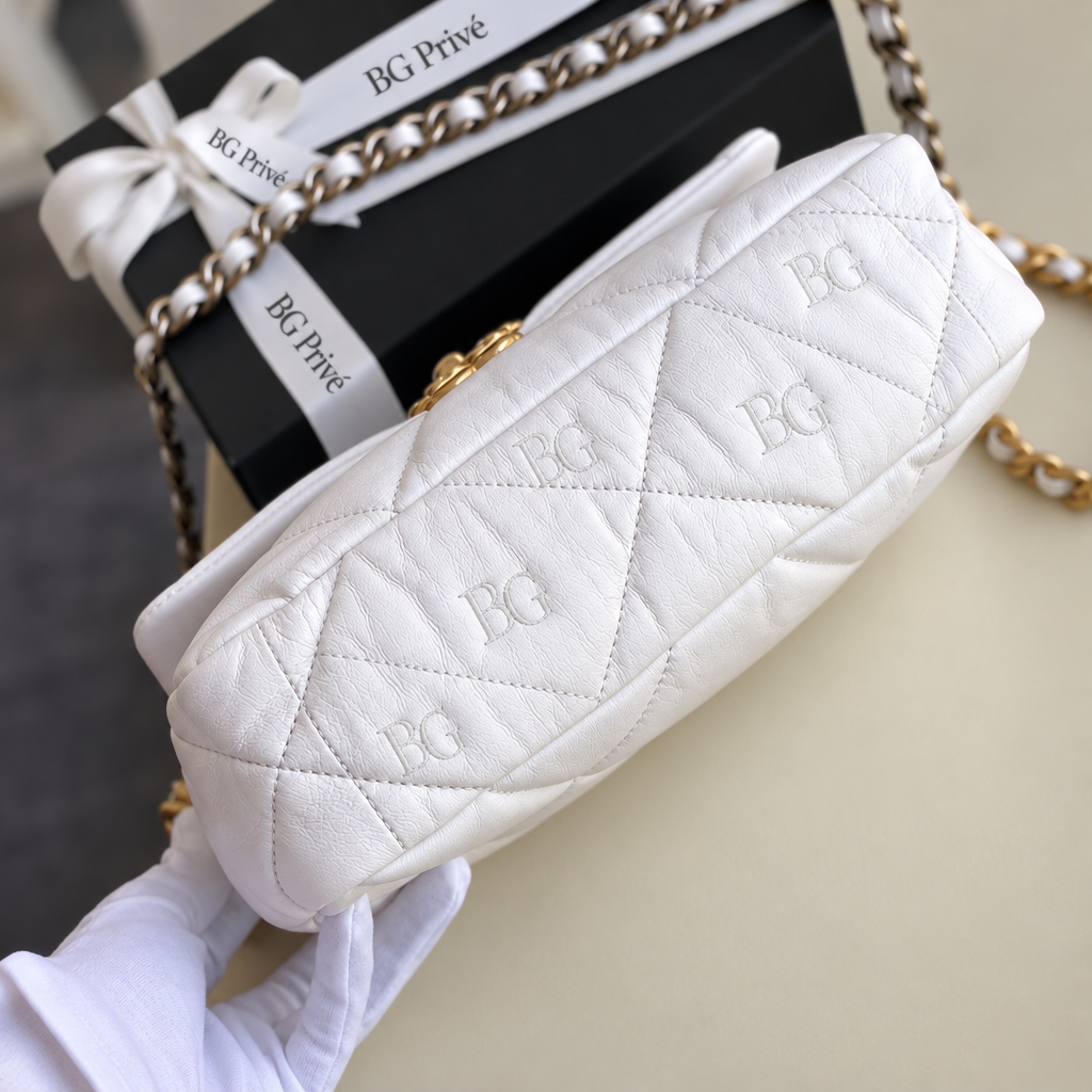 19 Bag in White Shiny Lambskin