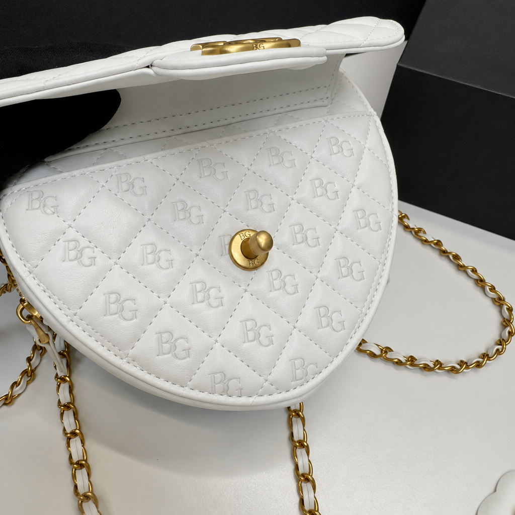 Heart Bag in White Lambskin, AS3191
