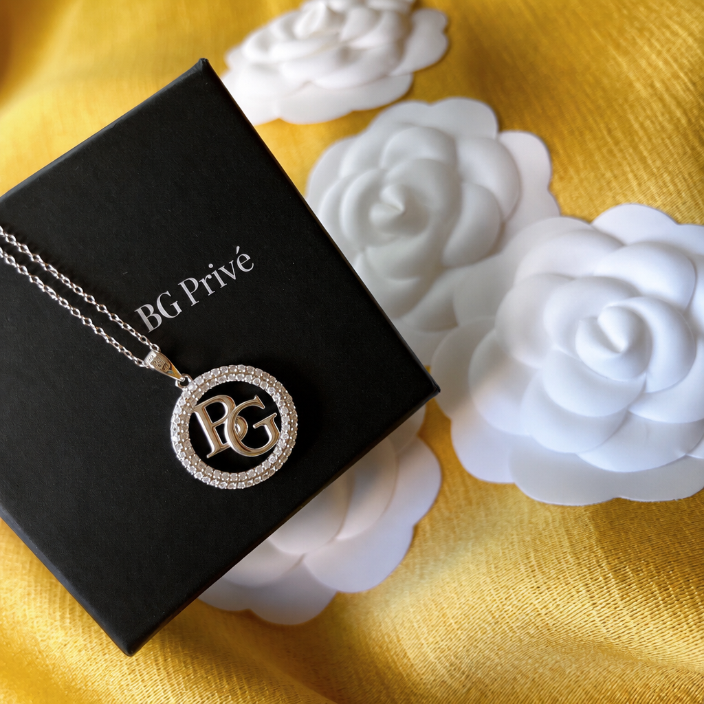 Necklace – Metal Crystal Round Pendant in Silver