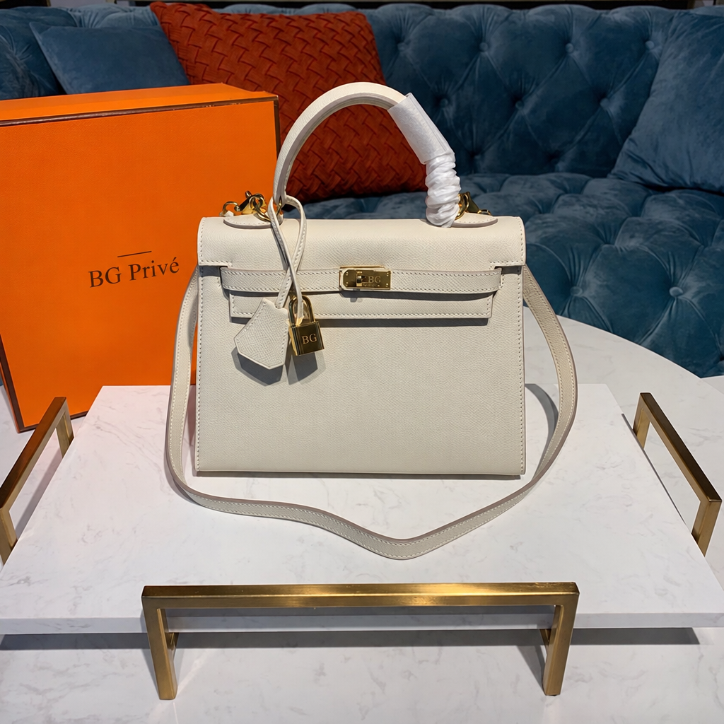Kelly 25 Sellier in Craie Epsom Leather with Gold Hardware
