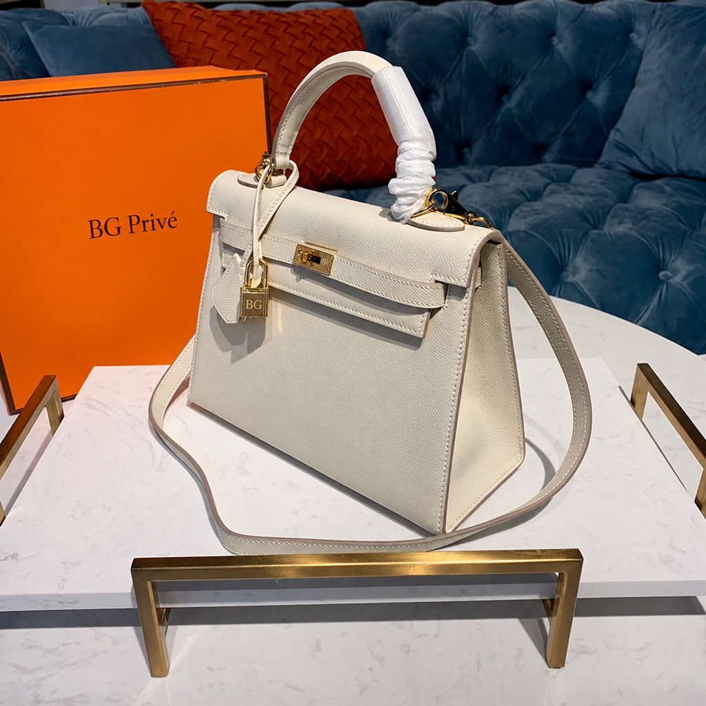 Kelly 25 Sellier in Craie Epsom Leather with Gold Hardware