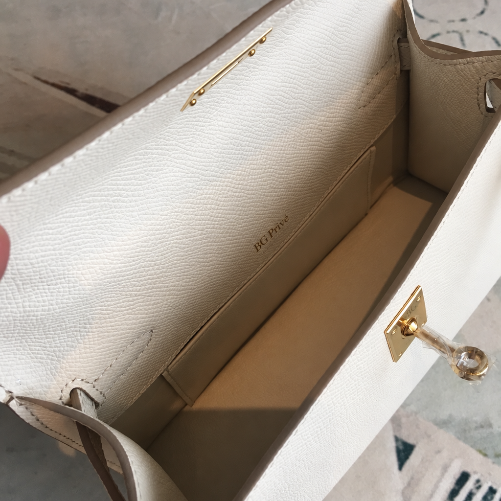 Kelly Pochette in White or with Gold-Tone Hardware