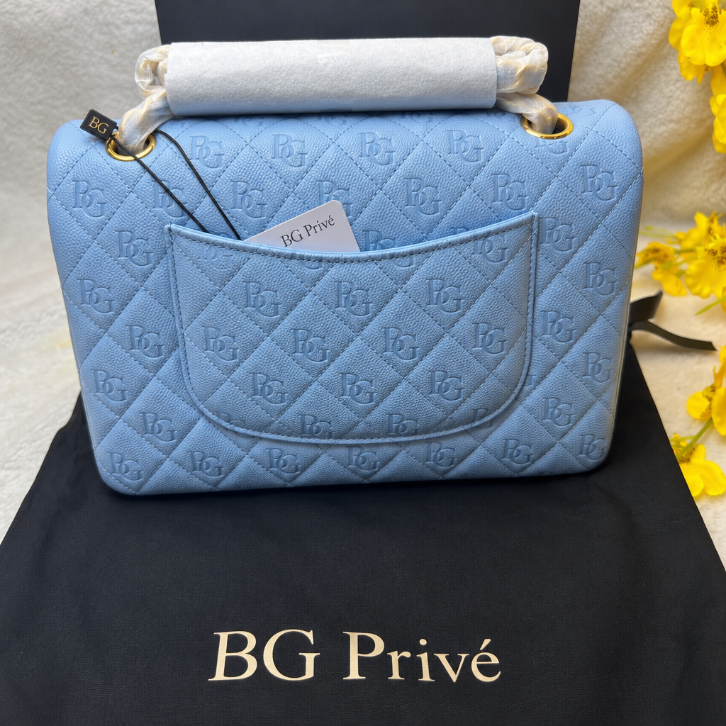Classic Flap Medium Classic 11.12 Handbag in Light Powder Blue