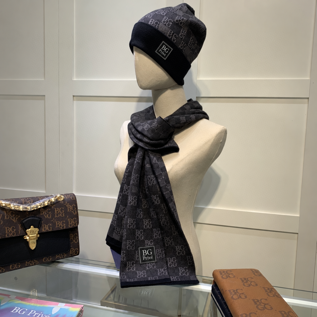 Beanie & Scarf Set In Black
