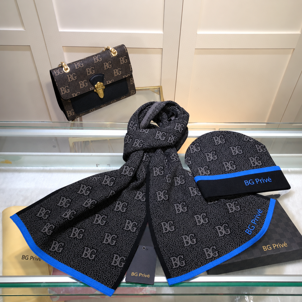 Beanie & Scarf Set In Black