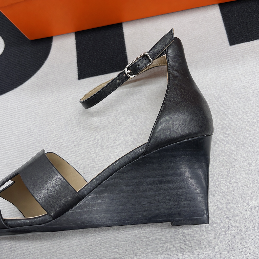Villa Sandal in Calfskin, Noir – EU 38