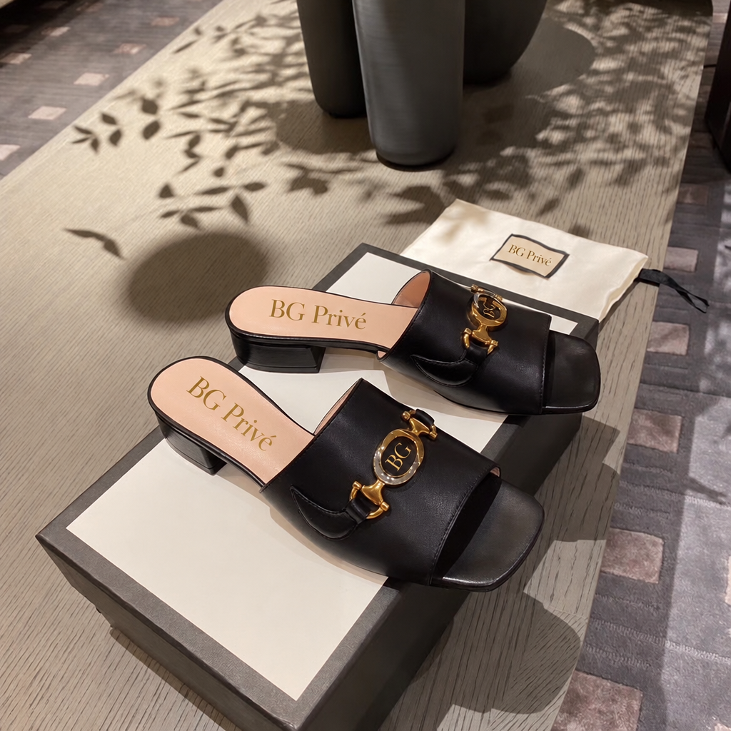Zumi Leather Slide Sandal in Black