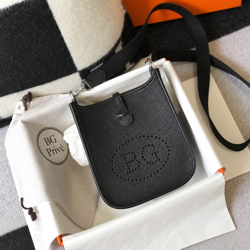 Evelyne 16 Amazone Bag in Black