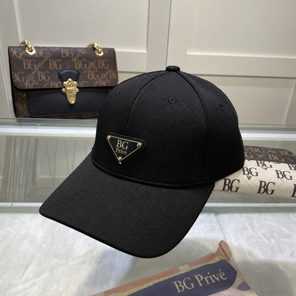 Triangle Logo Baseball Cap in Black