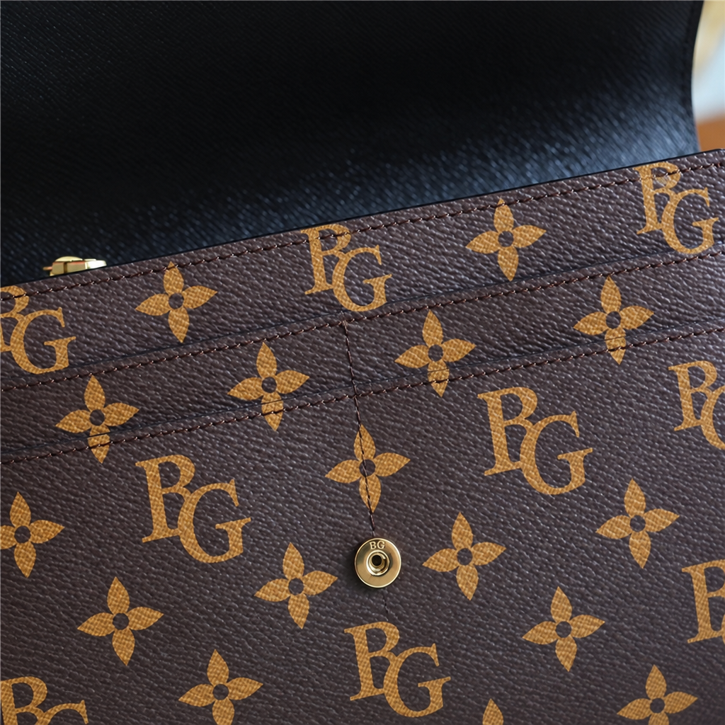 Sarah Wallet in Monogram and Monogram Reverse Giant Canvas M80726