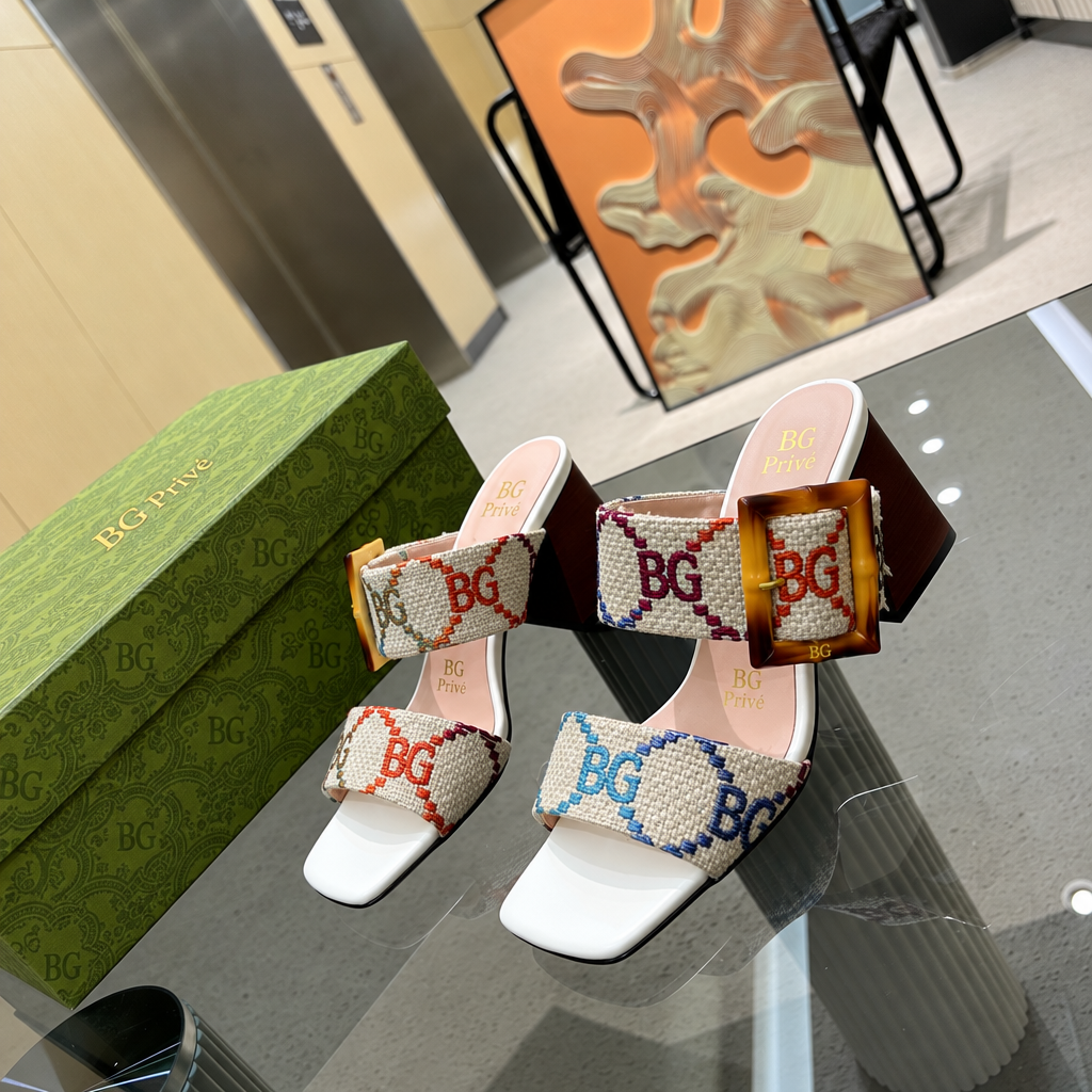 Bamboo Buckle Sandals with Multicolor Embroidery
