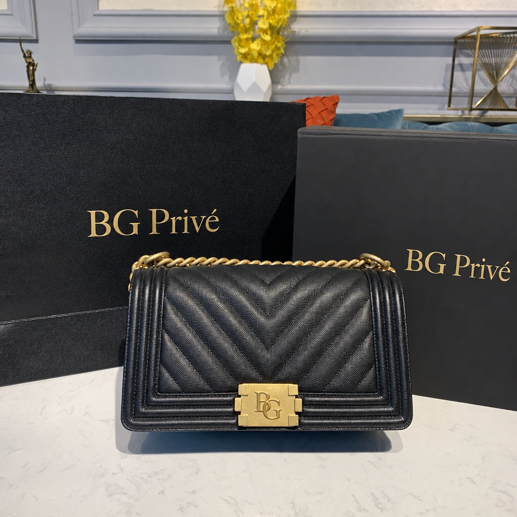 Boy Bag Medium Chevron in Black Grained Calfskin