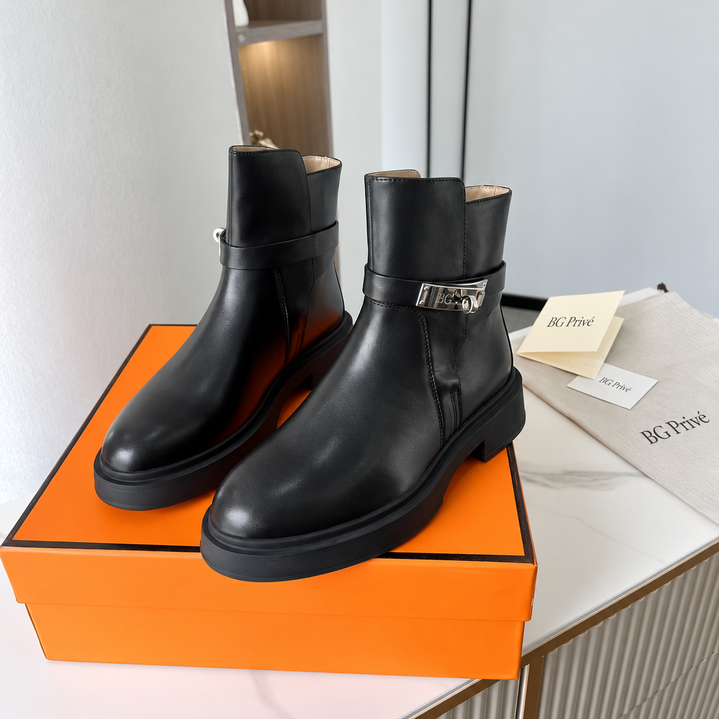 Veo Ankle Boots in Black Calfskin