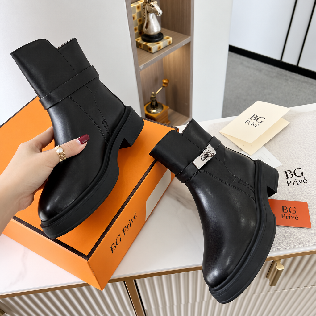 Veo Ankle Boots in Black Calfskin
