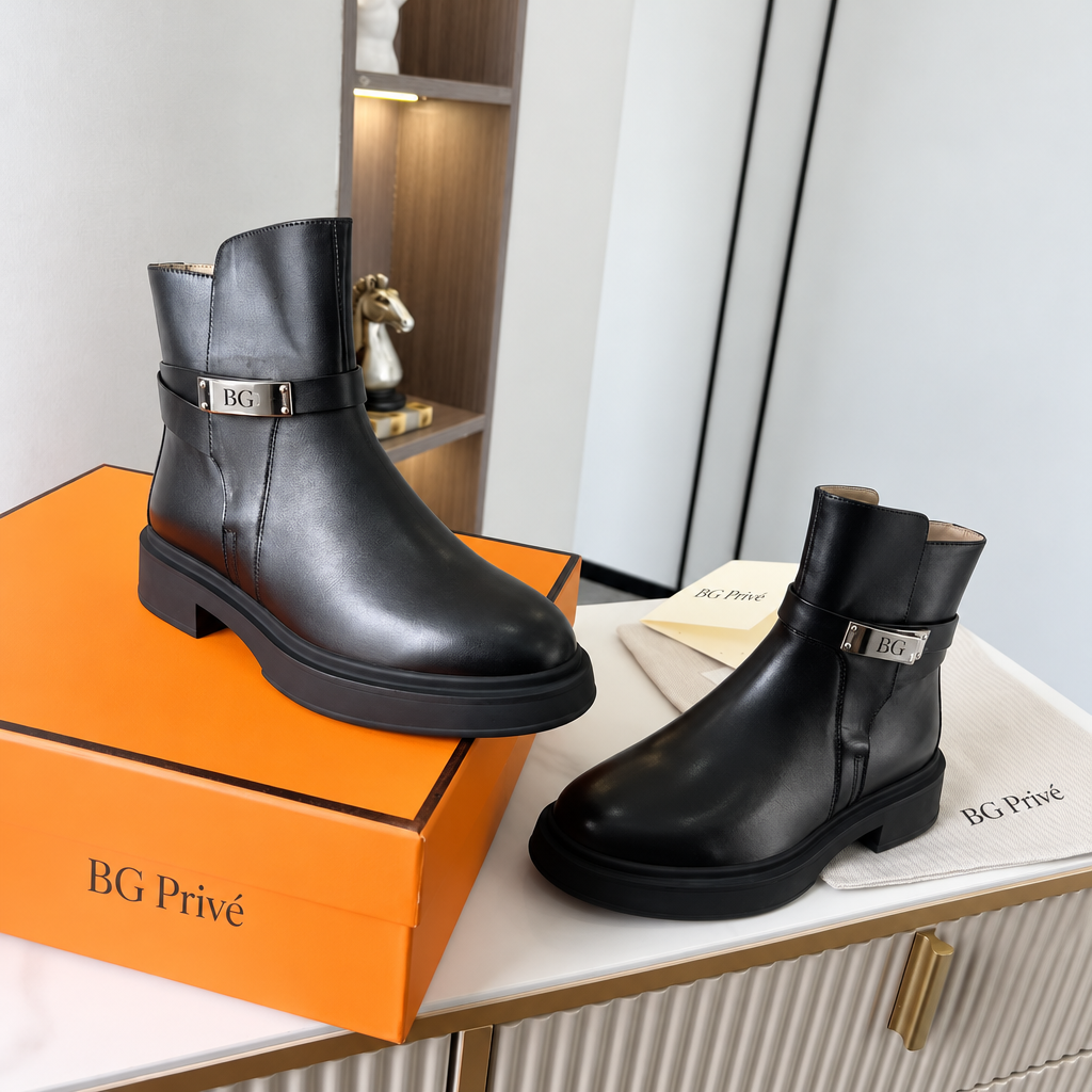 Veo Ankle Boots in Black Calfskin
