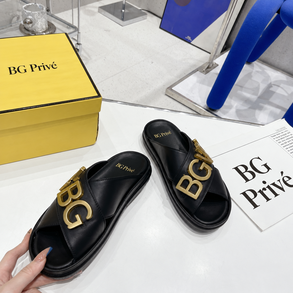Fendigraphy Slides in Black