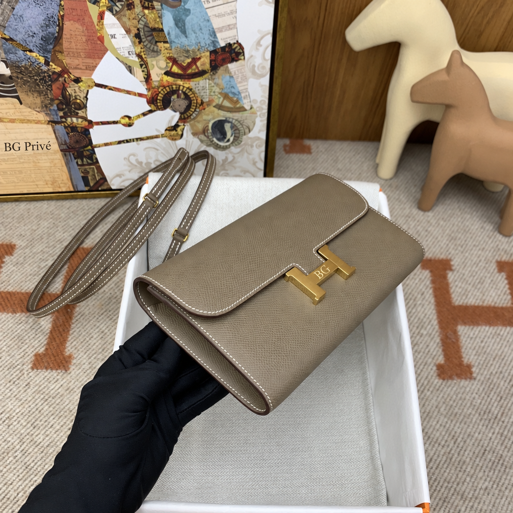 Constance To Go Wallet in Taupe-Greige with Removable Strap