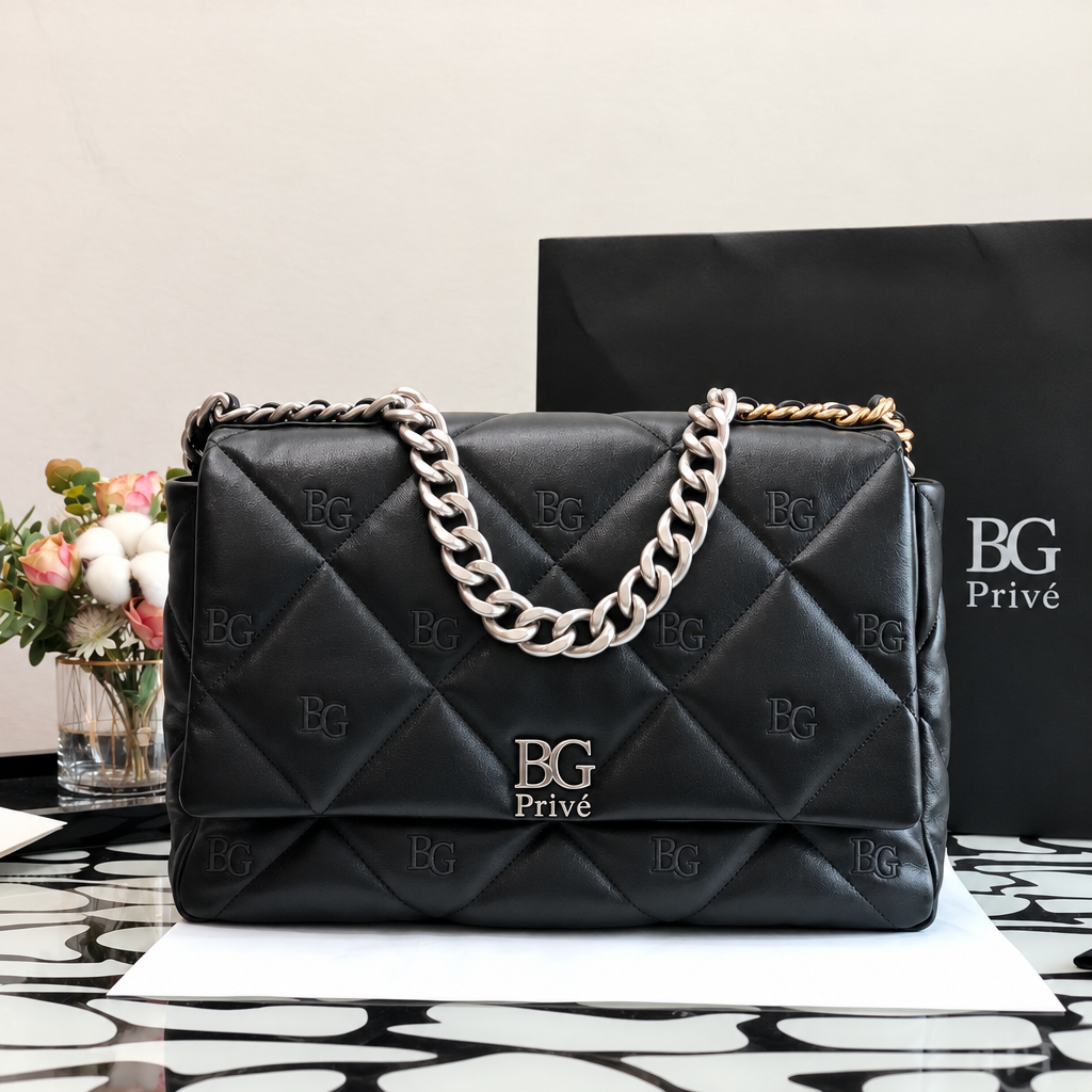 19 Maxi Bag in Black Shiny Lambskin