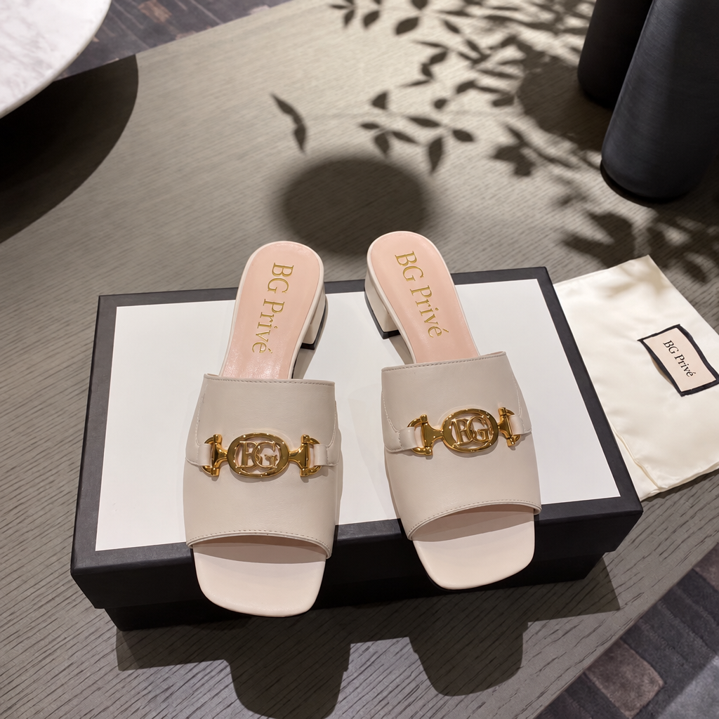 Zumi Leather Slide Sandals in Dusty White