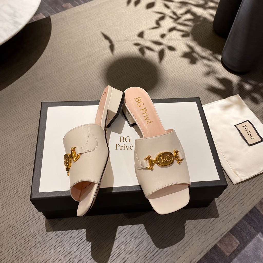 Zumi Leather Slide Sandals in Dusty White