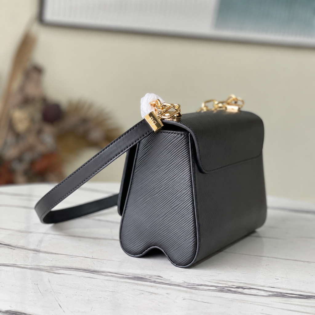 Twist MM Epi Leather Bag in Black Noir M11723